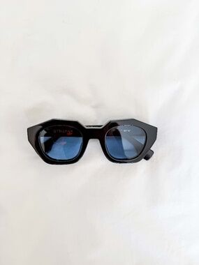 Blue Tinted Sunglasses | STRATA Amplify | Black Rimmed Geometric Trendy Sunnies